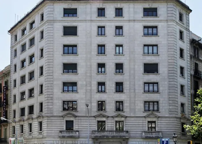 Fisa Rentals Gran Via Apartments
